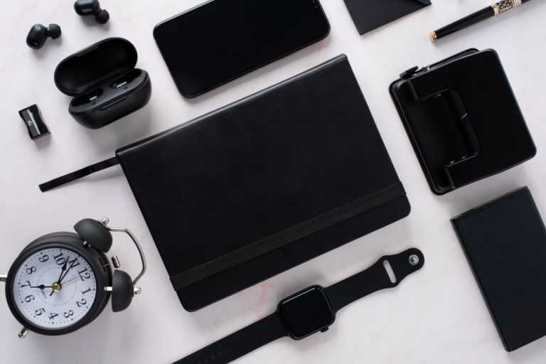 Top 5 Must-Have Charging Accessories for Your Smartphone